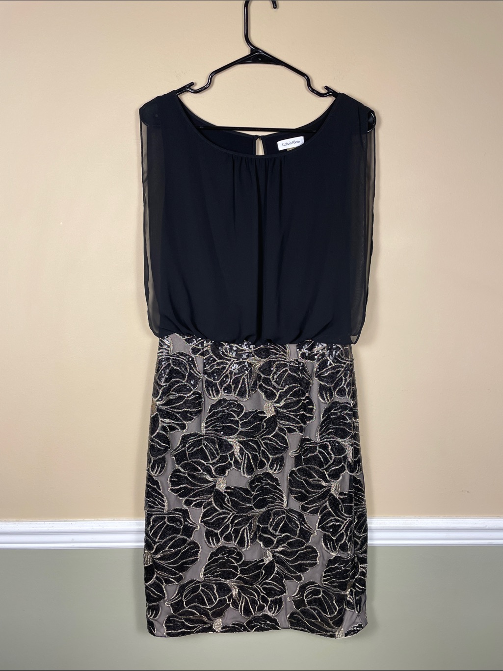 Calvin Klein Women’s Chiffon Floral Sequins Metallic Silver Black Blouson Dress